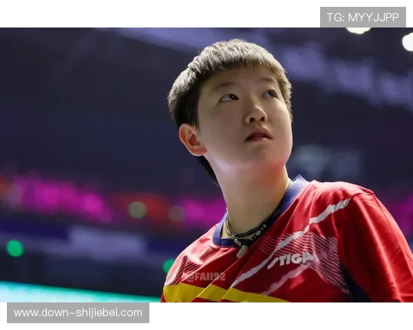 世界杯美女主播的幕后故事，了解她们如何用镜头捕捉每一个精彩瞬间