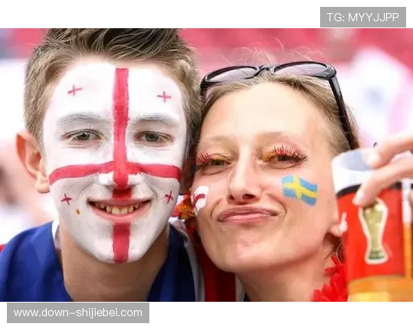 英格兰世界杯足球文化:球迷热情与赛事氛围的精彩展现 英格兰世界杯足球文化:球迷热情与赛事氛围的精彩展现